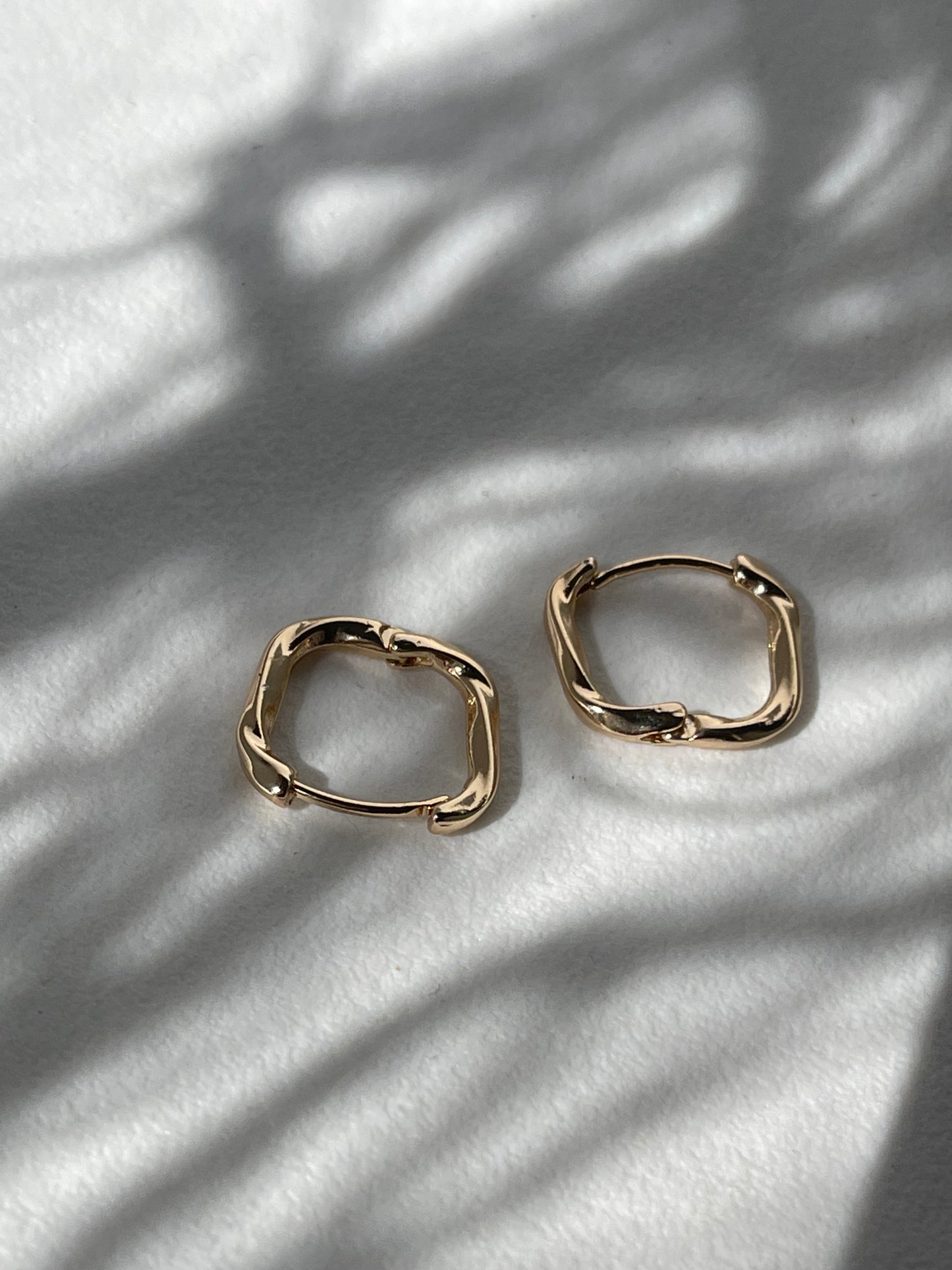 Murphy Square Twist Hug Hoop Earring In Gold