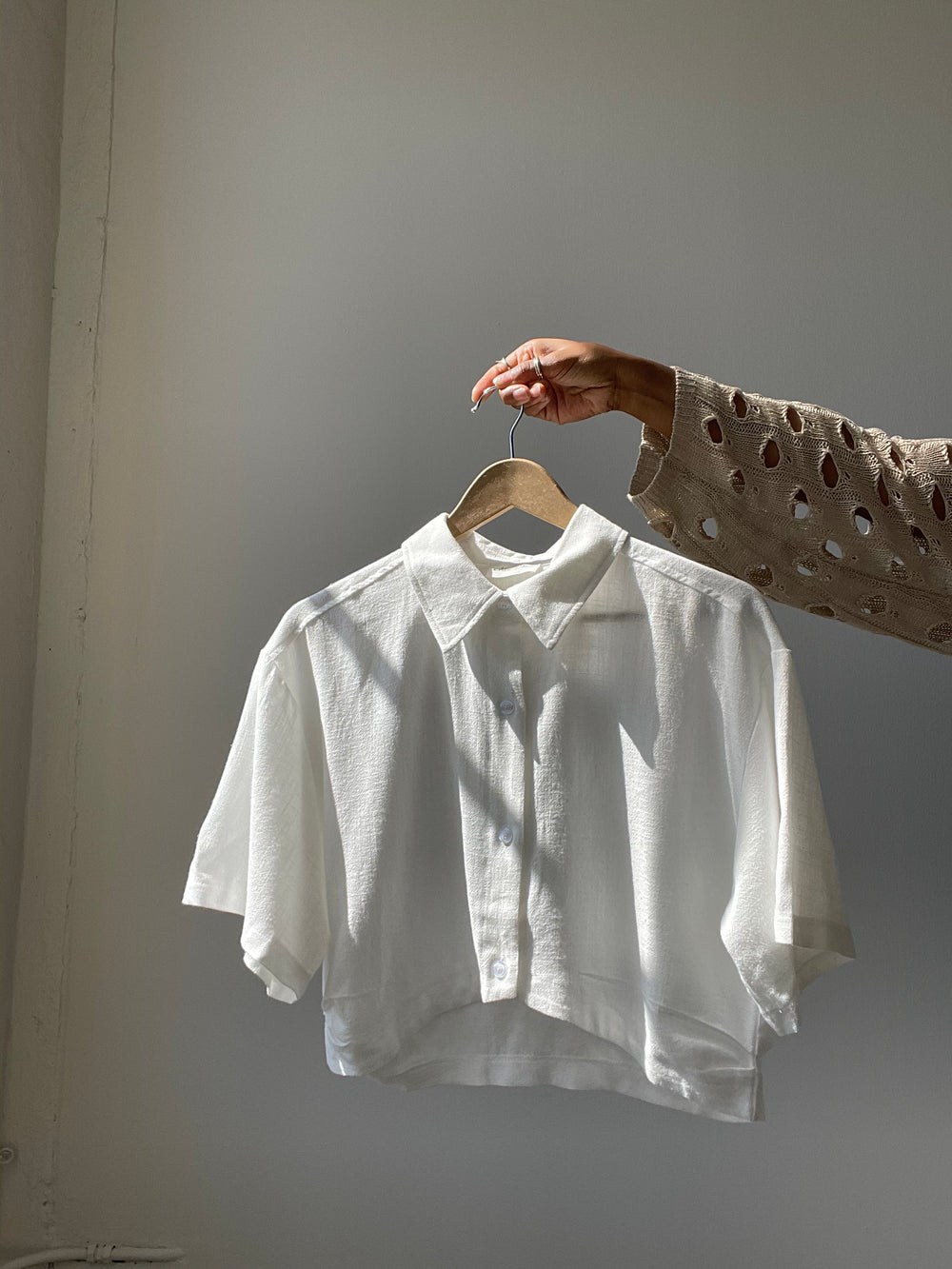 Maggie Linen Cotton High Low Button Front Top In Ivory