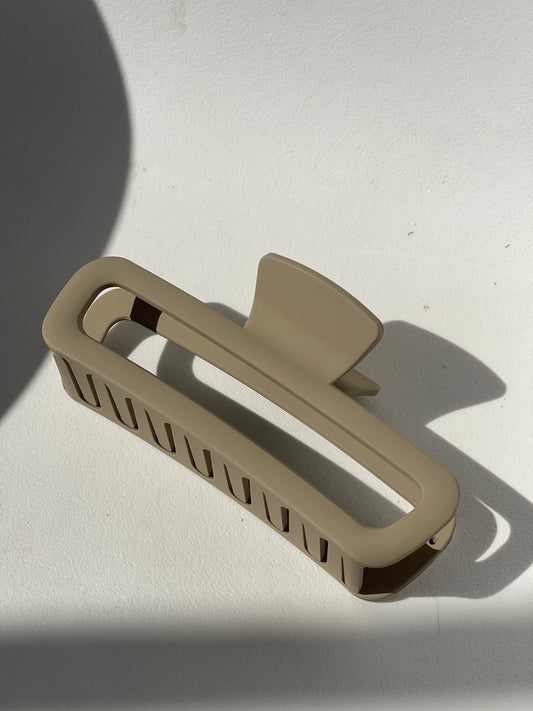 Margot Jumbo Modern Hallow Claw Clip In Taupe