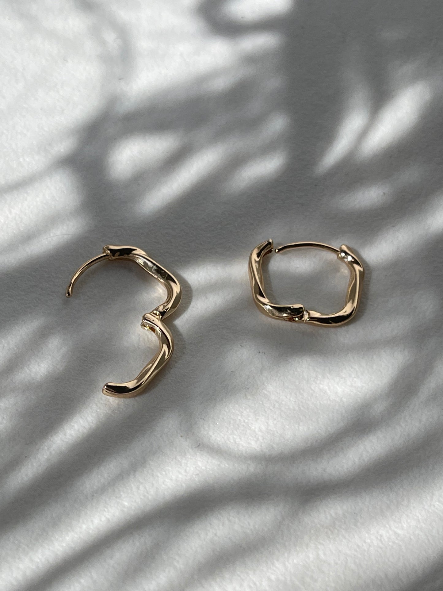 Murphy Square Twist Hug Hoop Earring In Gold