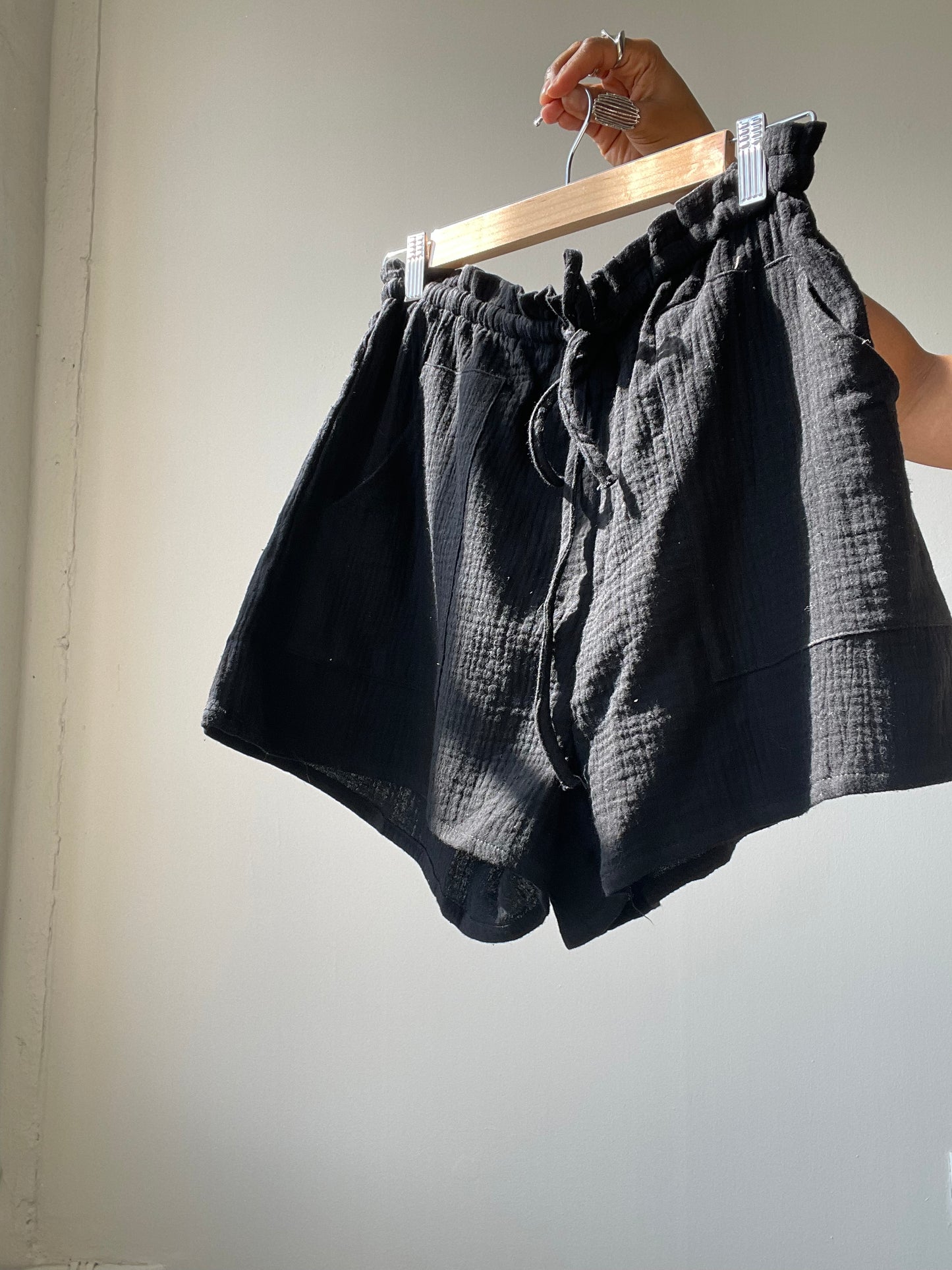 Kelsey Cotton Drawstring Shorts In Black