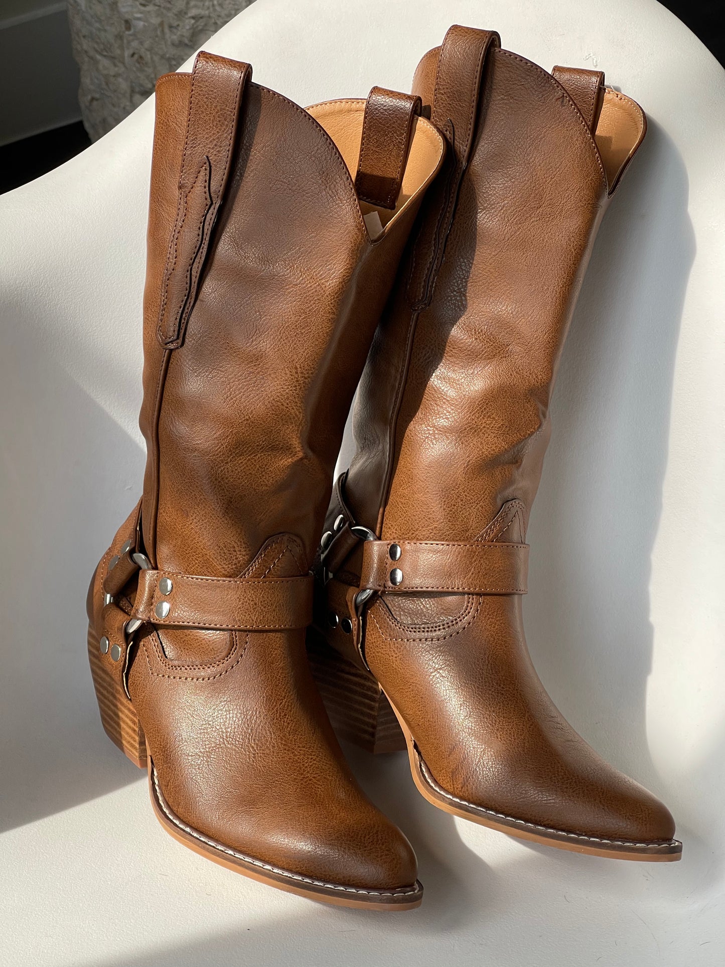 Leena Classic Bootstrap Cowboy Boot In Brown