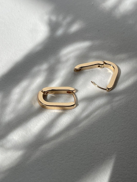 Manor Squared Edge Rounded Hug Hoop In Gold