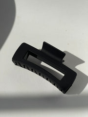 Sonia Modern Claw Clip In Black