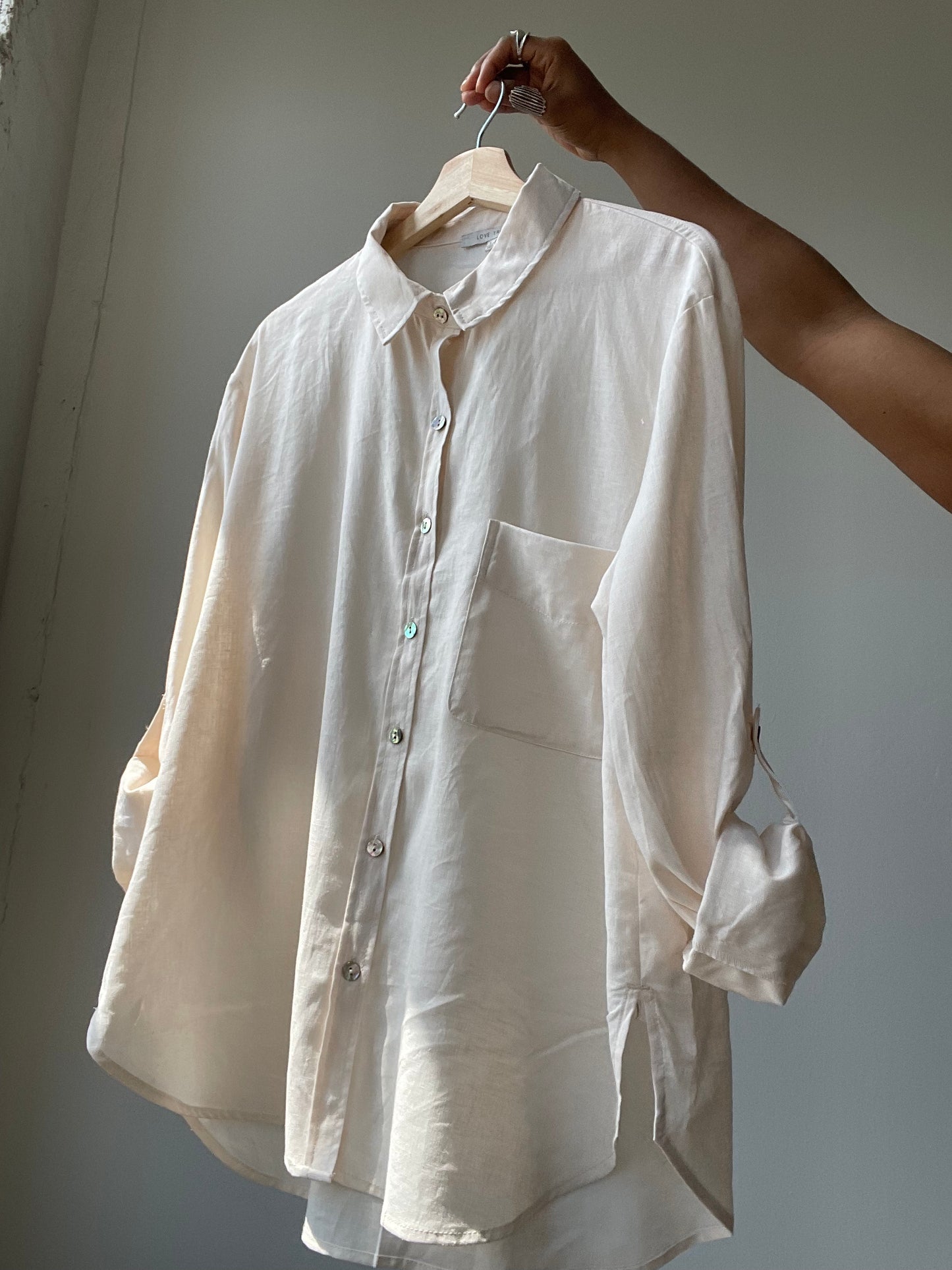 Brady Linen Freshwater Pearl Button Down Shirt In Natural