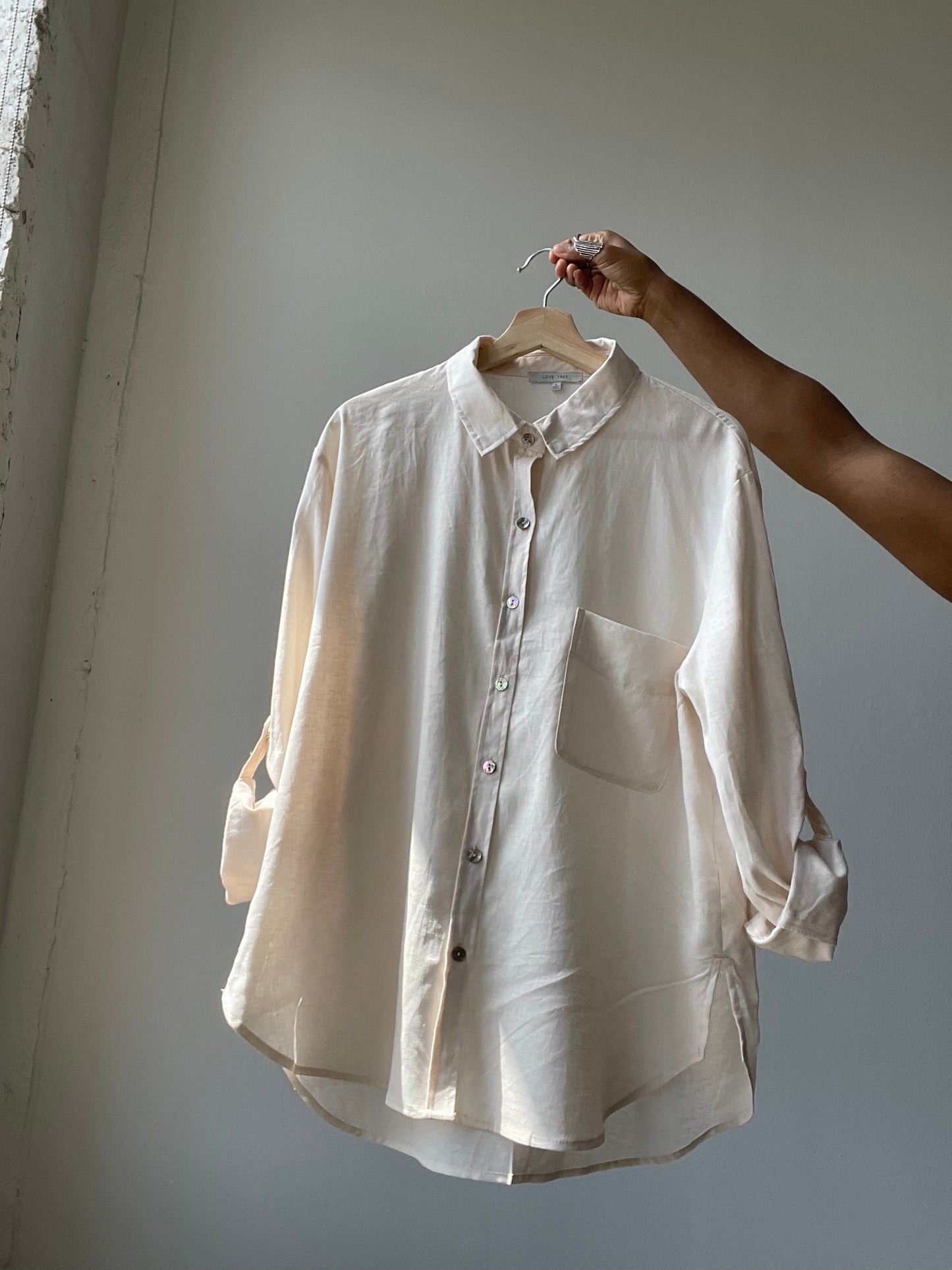 Brady Linen Freshwater Pearl Button Down Shirt In Natural