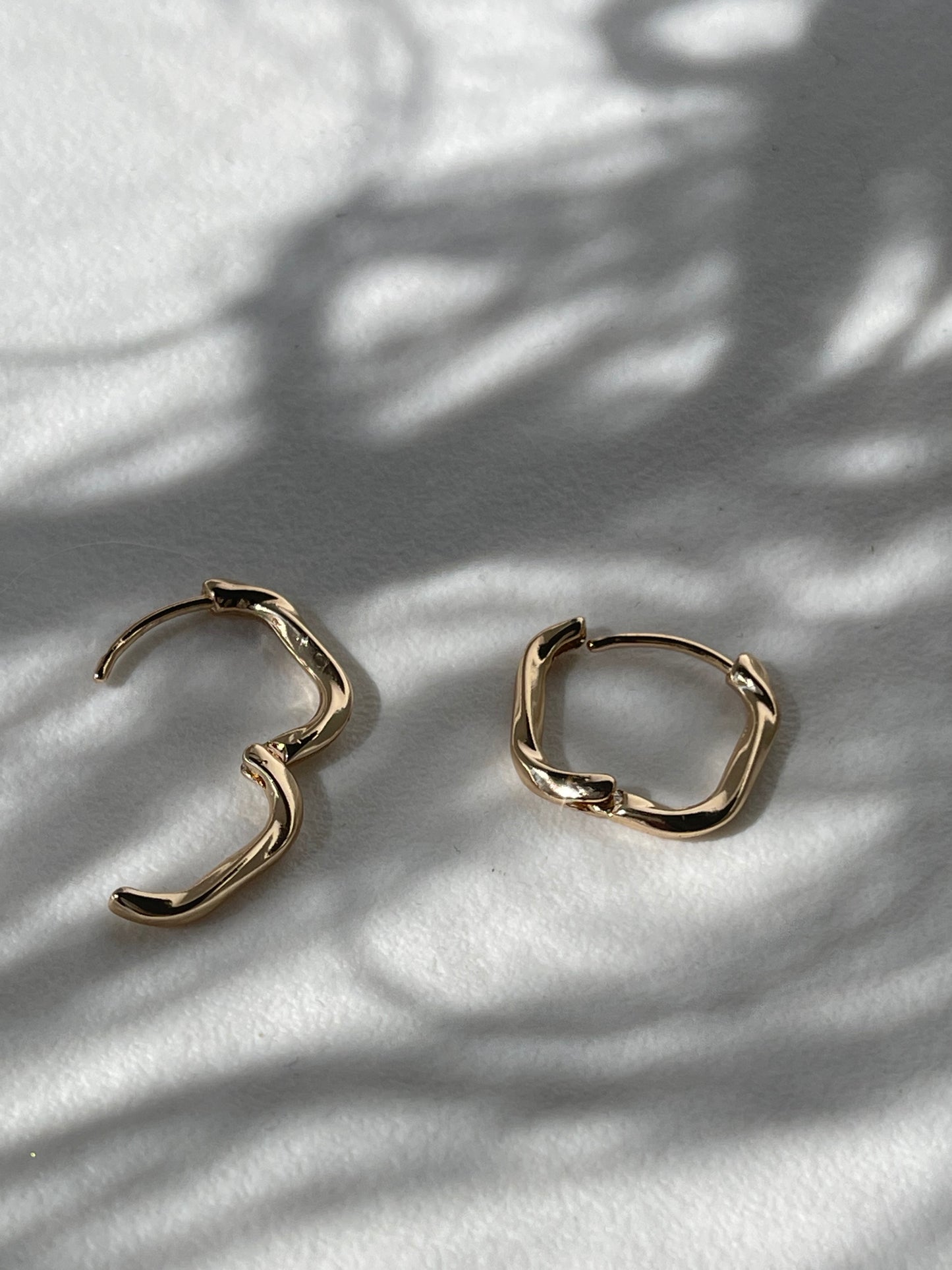 Murphy Square Twist Hug Hoop Earring In Gold