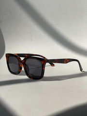 Fenya Classic Square Sunglasses In Tortoise