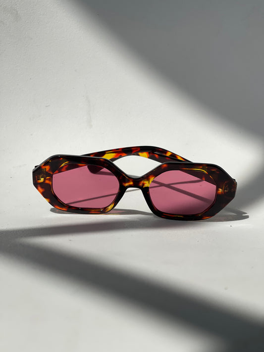 Kelsey Retro Style Sunglasses In Tortoise Pink