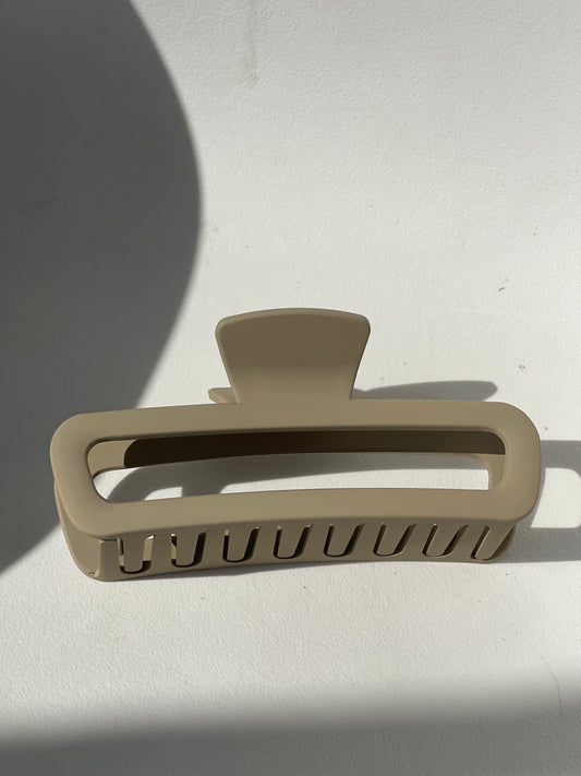 Margot Jumbo Modern Hallow Claw Clip In Taupe