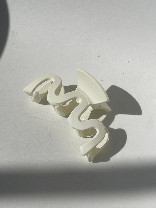 Wave Hair Claw Clip In White
