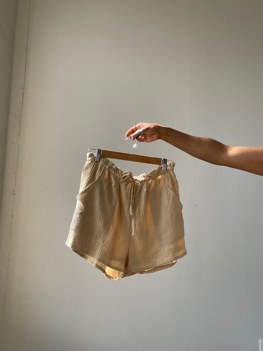 Kelsey Cotton Shorts In In Taupe