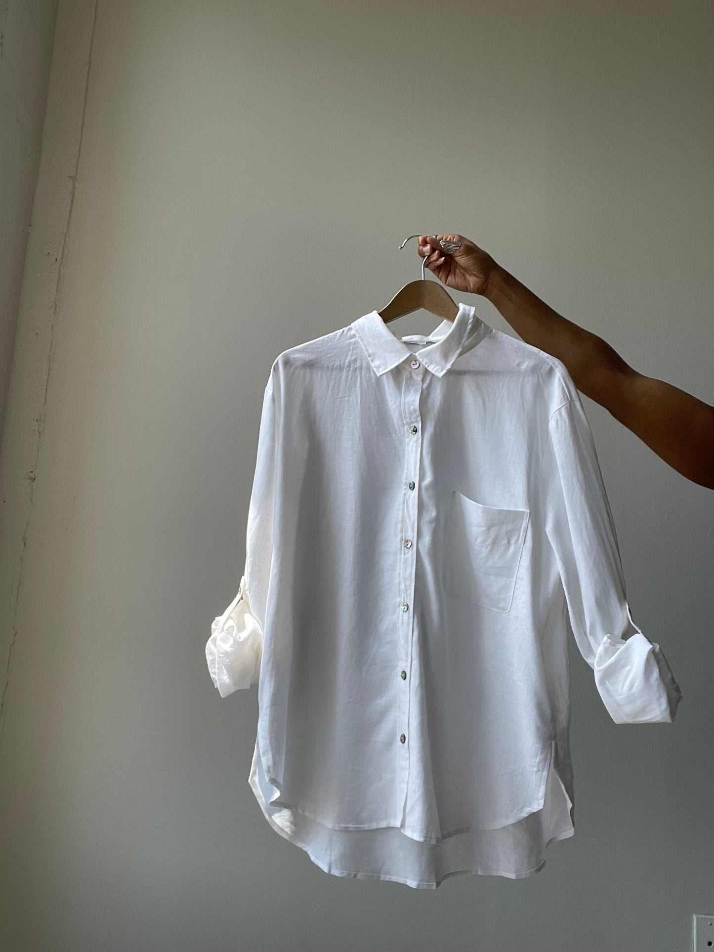 Brady Linen Freshwater Pearl Button Down Shirt In White