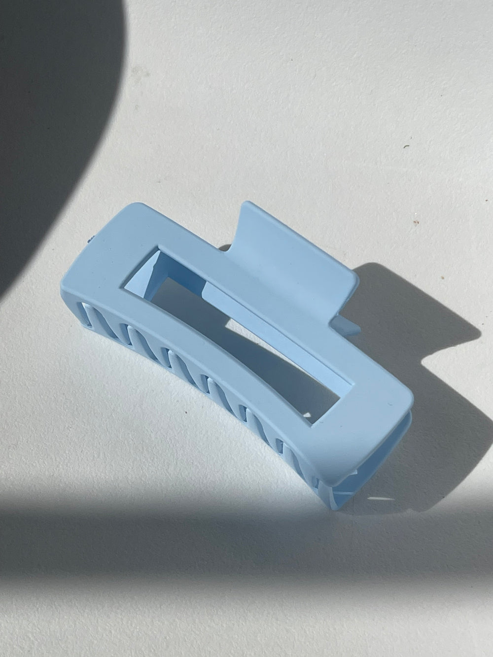 Sonia Modern Claw Clip In Cloud Blue