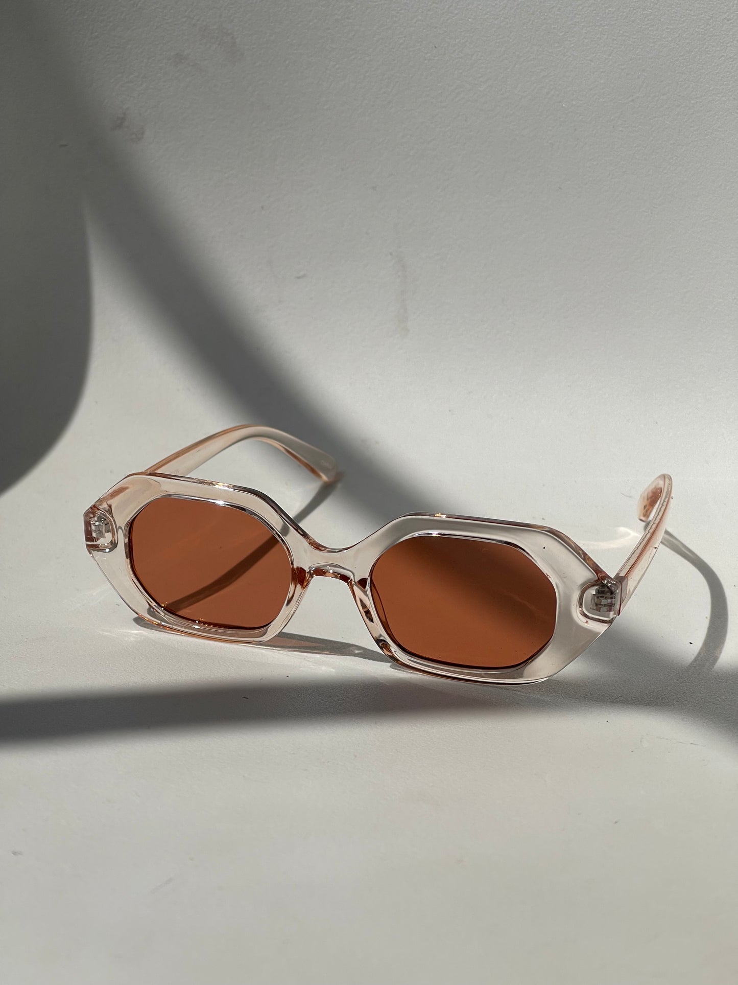 Kelsey Retro 80s Style Sunglasses In Taupe