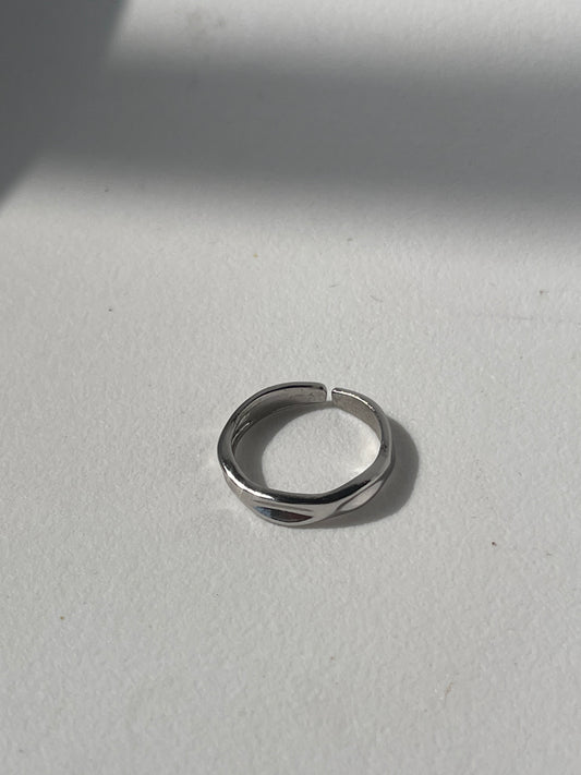 Ferris Ditch Single Band Ring In Silver