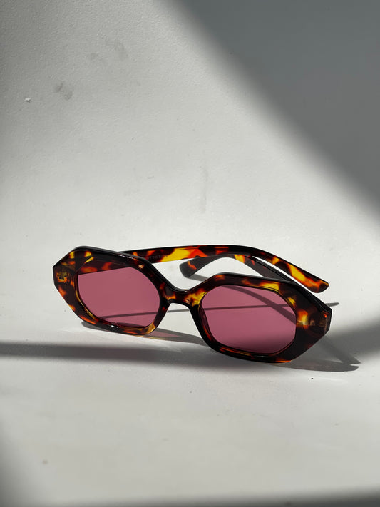 Kelsey Retro Style Sunglasses In Tortoise Pink