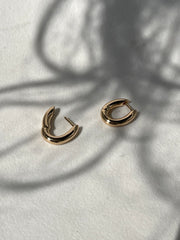 Eddie Classic Stainless Steel Horseshoe Hug Hoop Earring In Gold