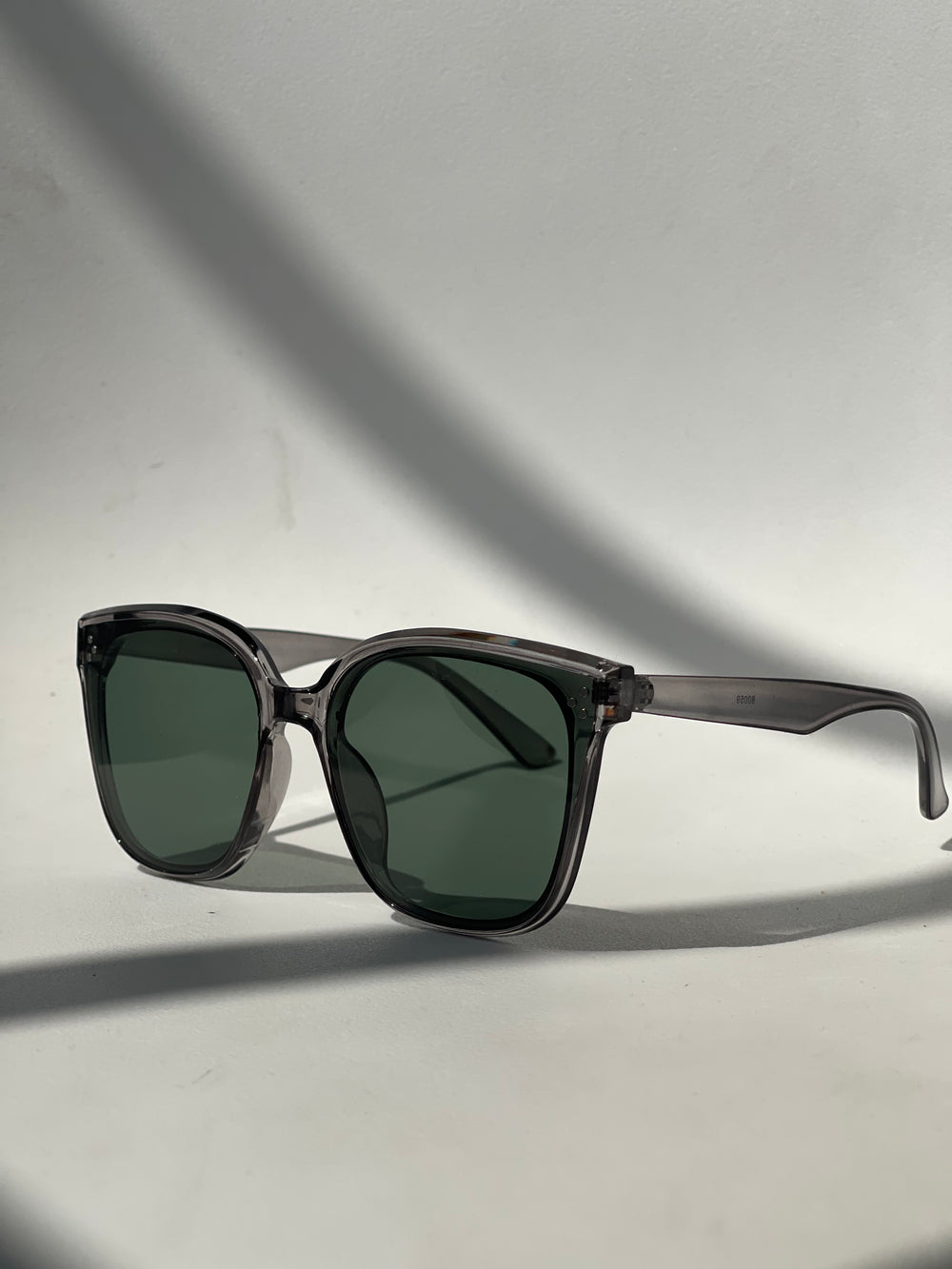 Jenna Classic Square Sunglasses In Grey