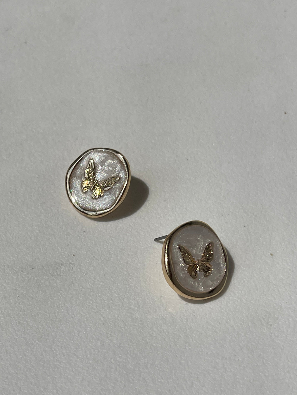 Bell Butterfly Gold Rim Disk Earring In Gold Ivory