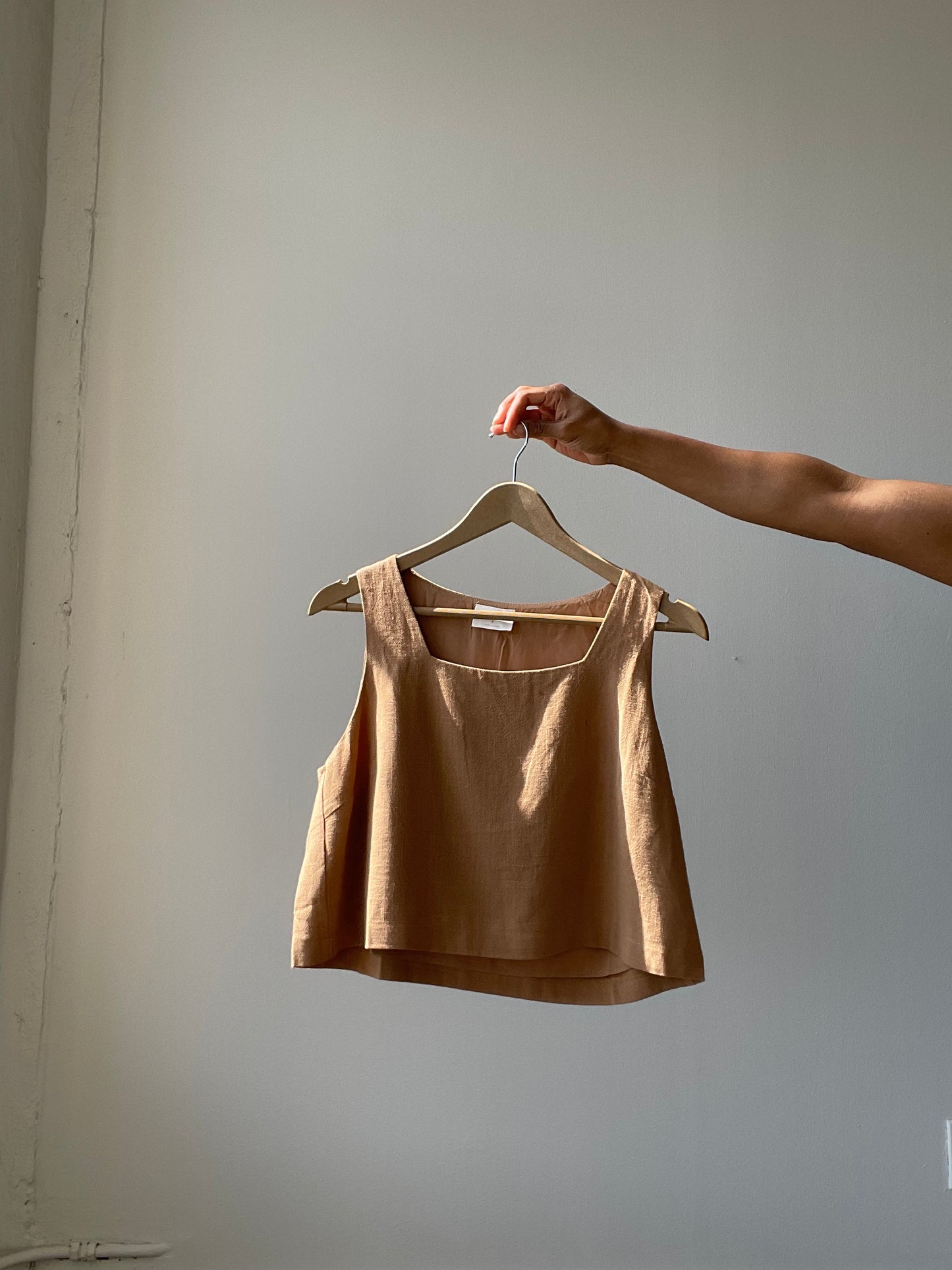 Abbie Cotton & Linen Crop Top In Brown