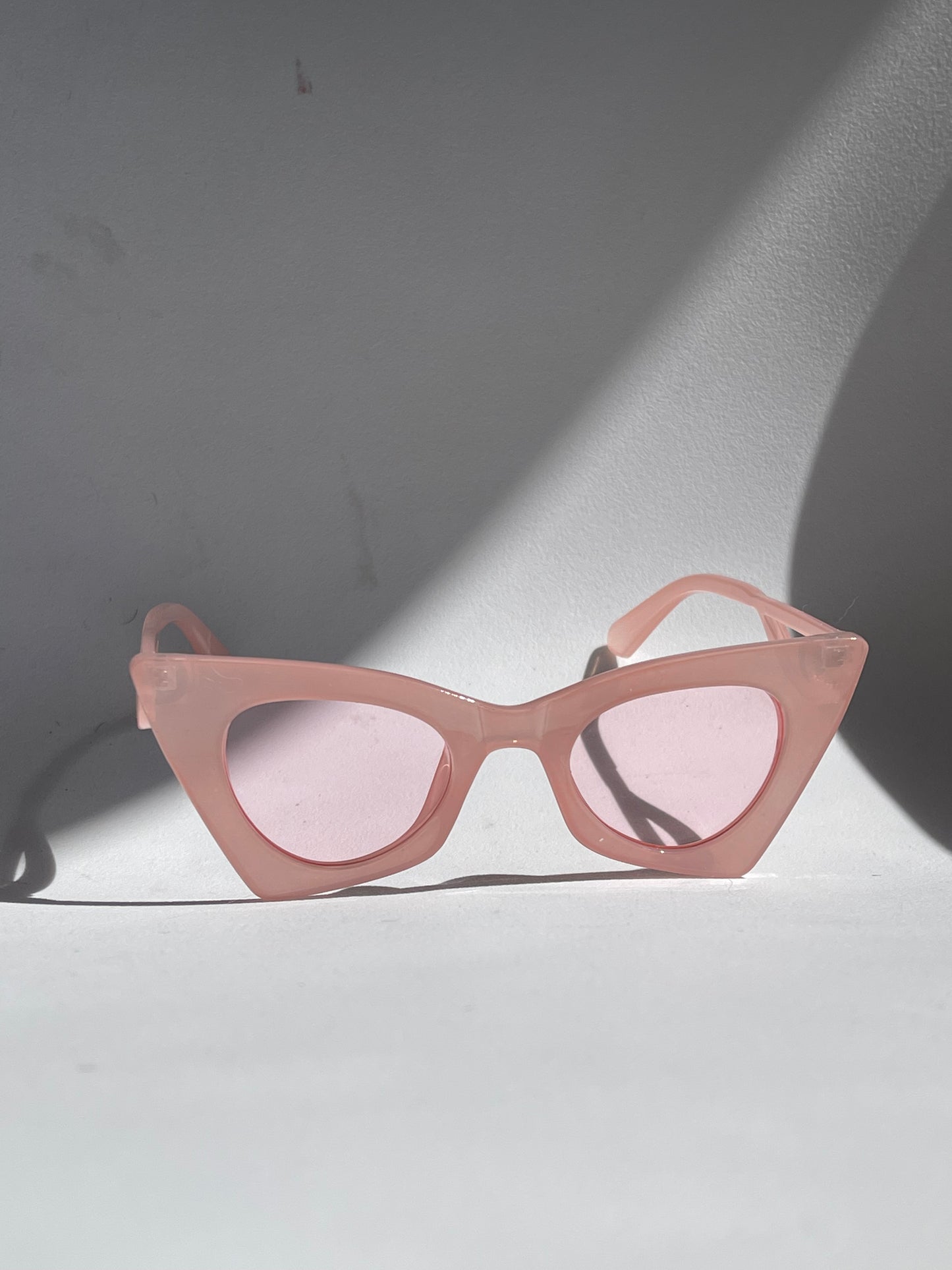 Gia Angled Cat-Eye Sunglasses In Soft Pink