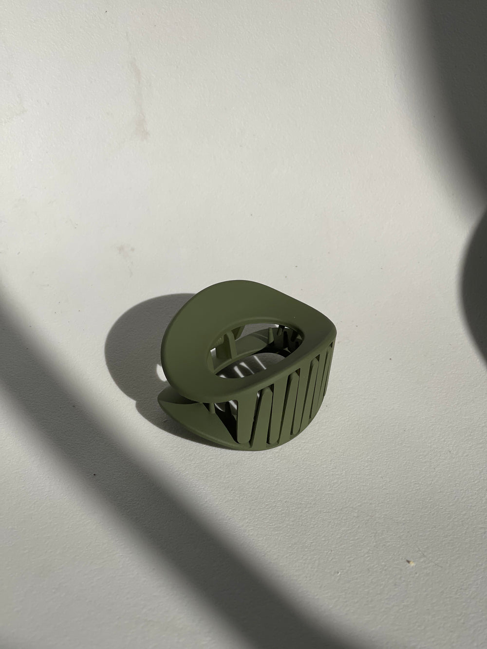 Sagan Geo Hair Claw Clip In Olive