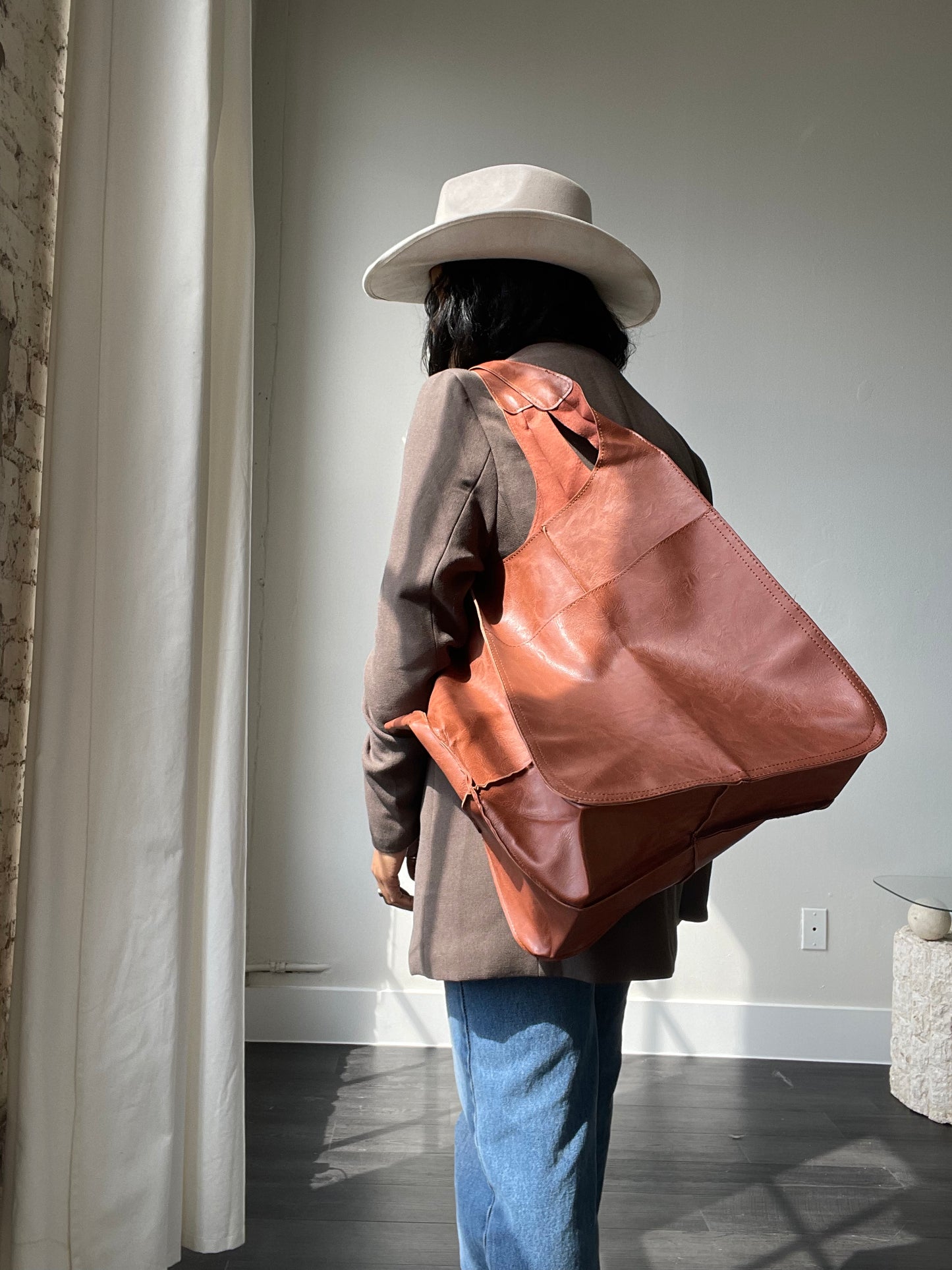 Keenan Tote Bag In Carmel Sun
