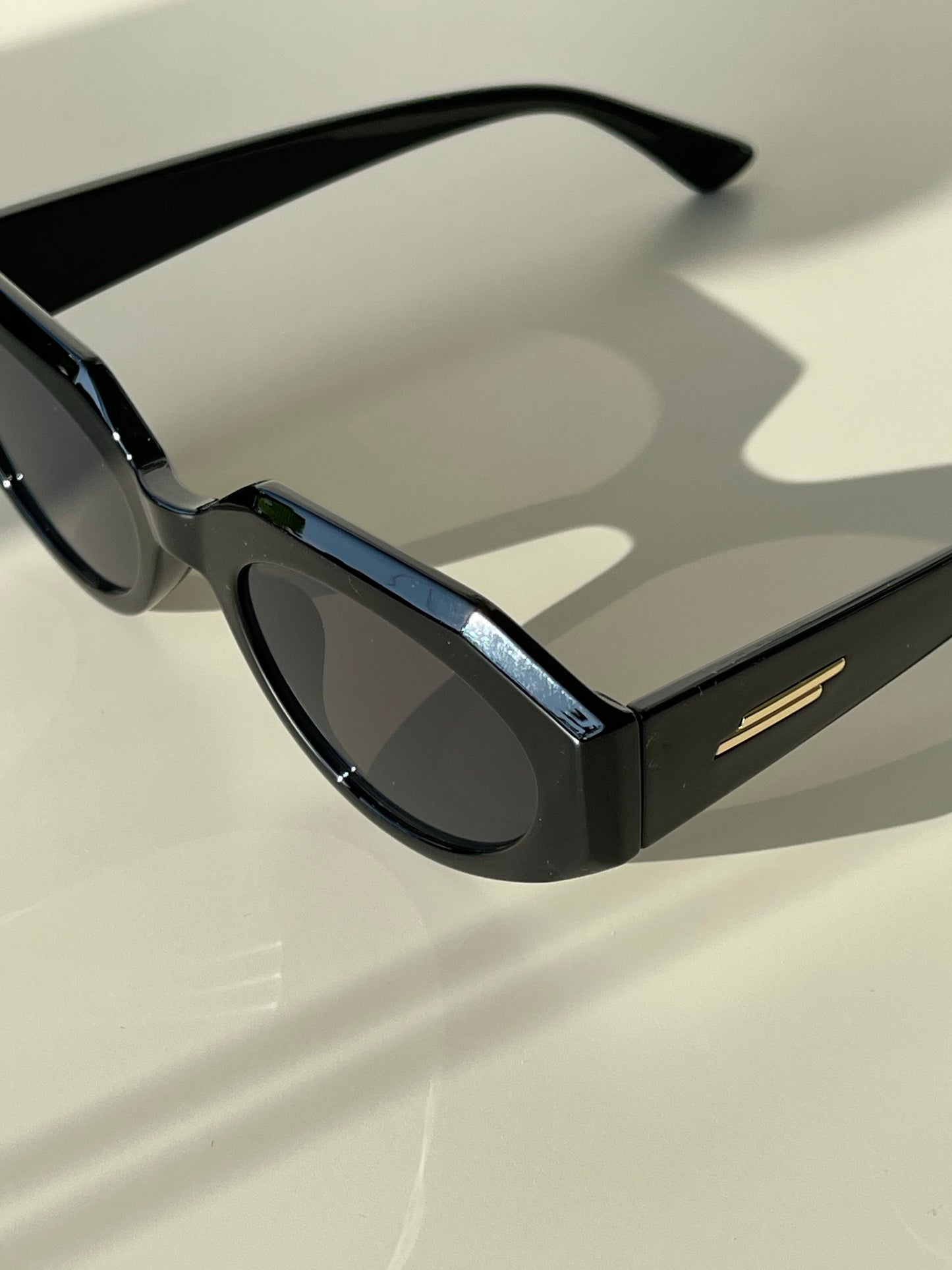 Donte Double Gold Bar Sunglasses In Gloss Black