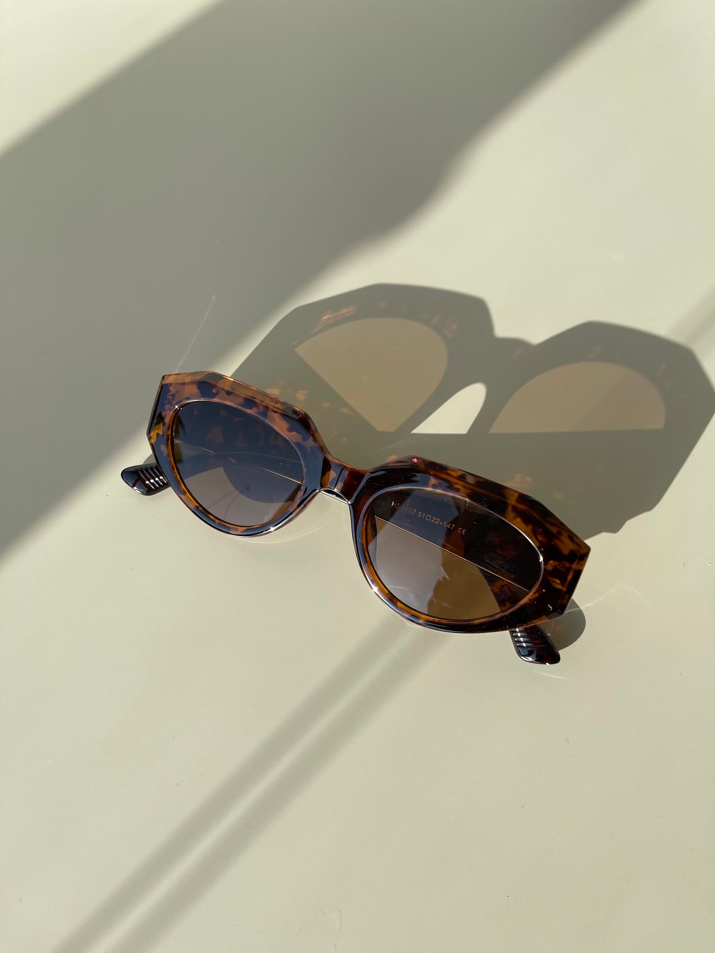 Donte Double Gold Bar Sunglasses In Tortoise