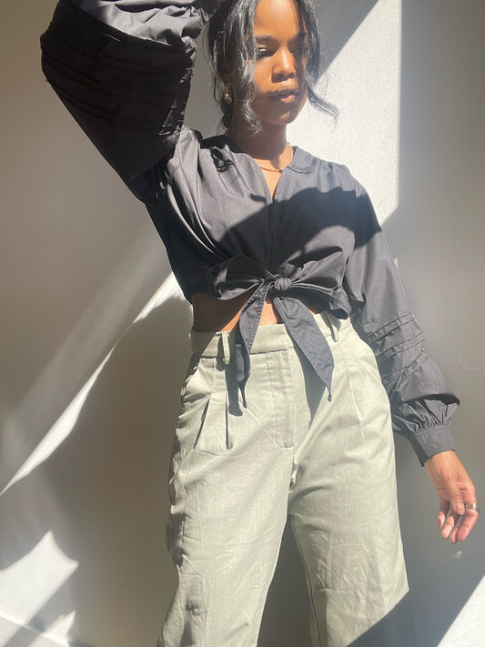 Dana Puff Sleeve Tie Crop Top In Black