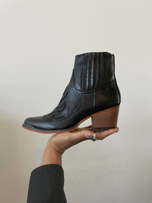Llewellyn Silver Toe Cowboy Boot In Black