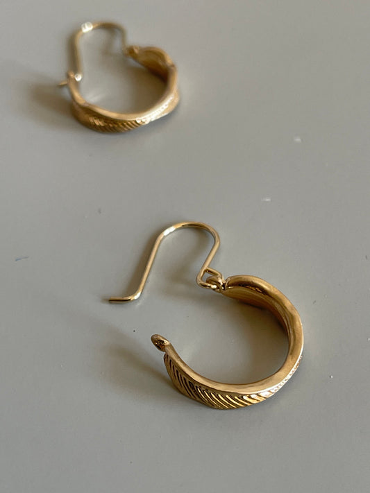 Leaf Fish Hook Drop Hoop Earring In Gold