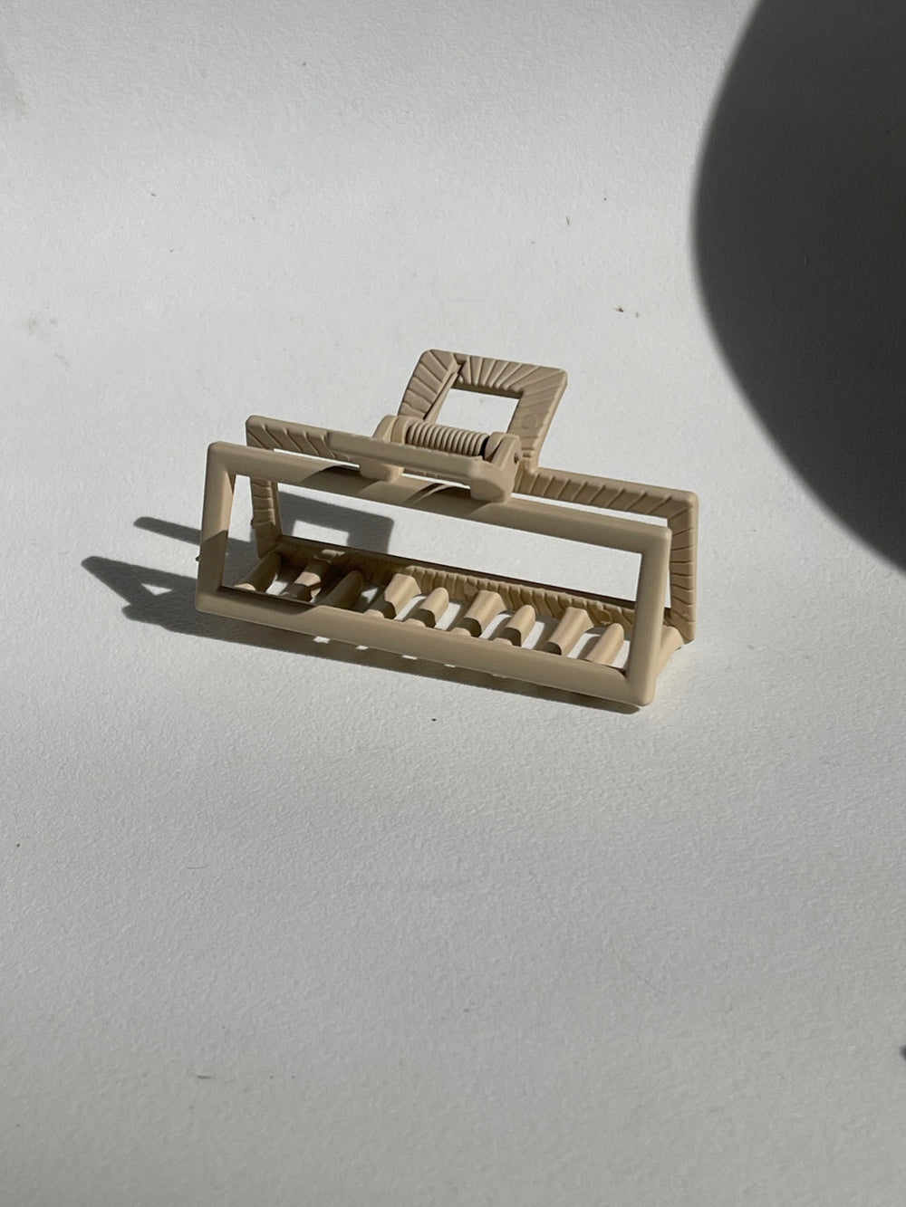 Bawi Geo Claw Clip In Matte Taupe