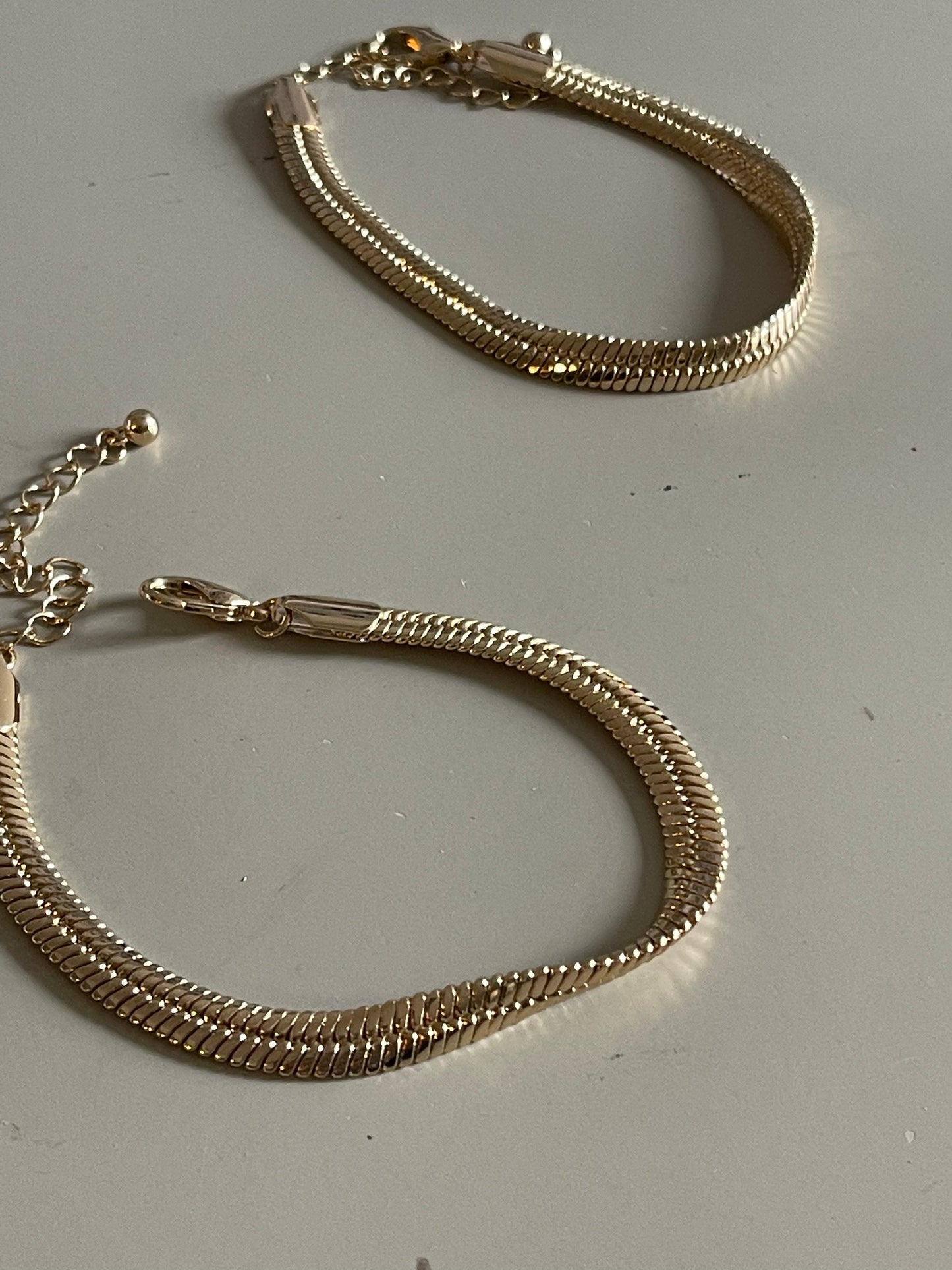 Flat Crum Snake Chain Bracelet Set In Gold