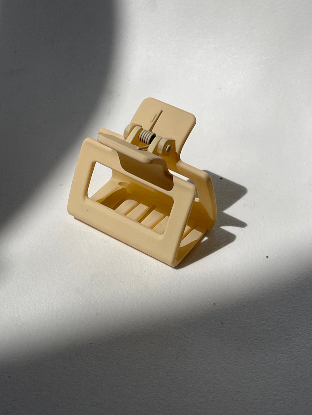 Merideth Mid Size Square Matte Claw Clip In Peach