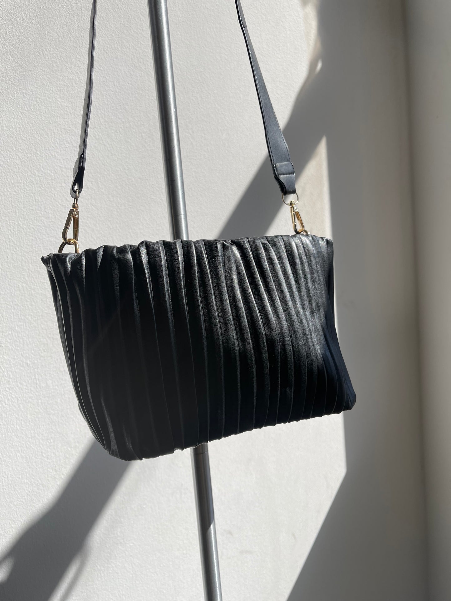 Laura Pleated Vegan Leather Bag In Black