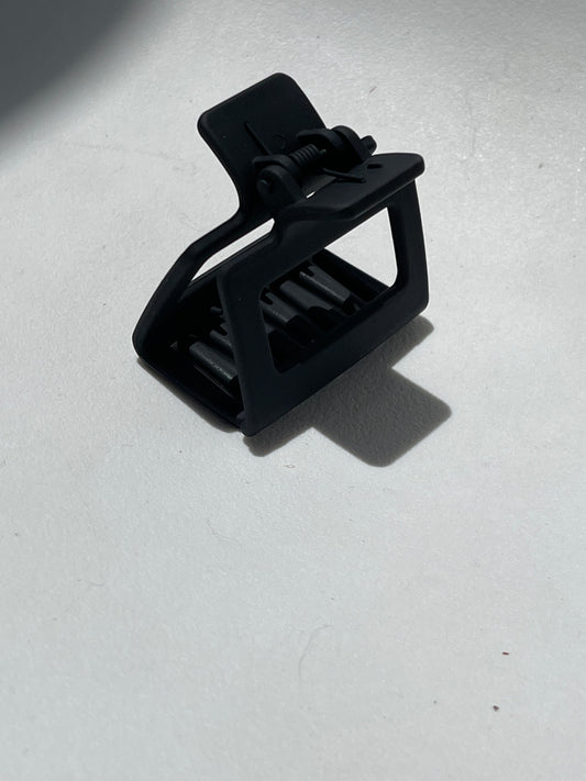 Merideth Mid Size Square Matte Claw Clip In Black