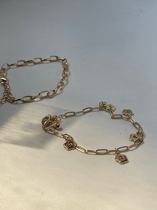 Calli Double Flower Power Charm Link Bracelet In Gold