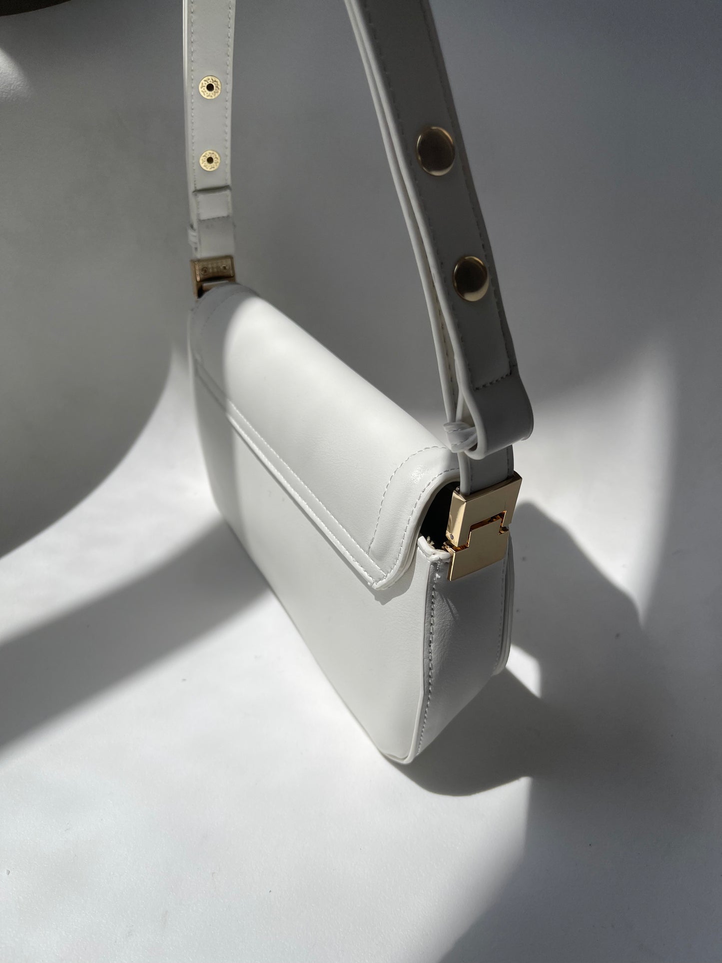 Juno Shoulder Bag In White