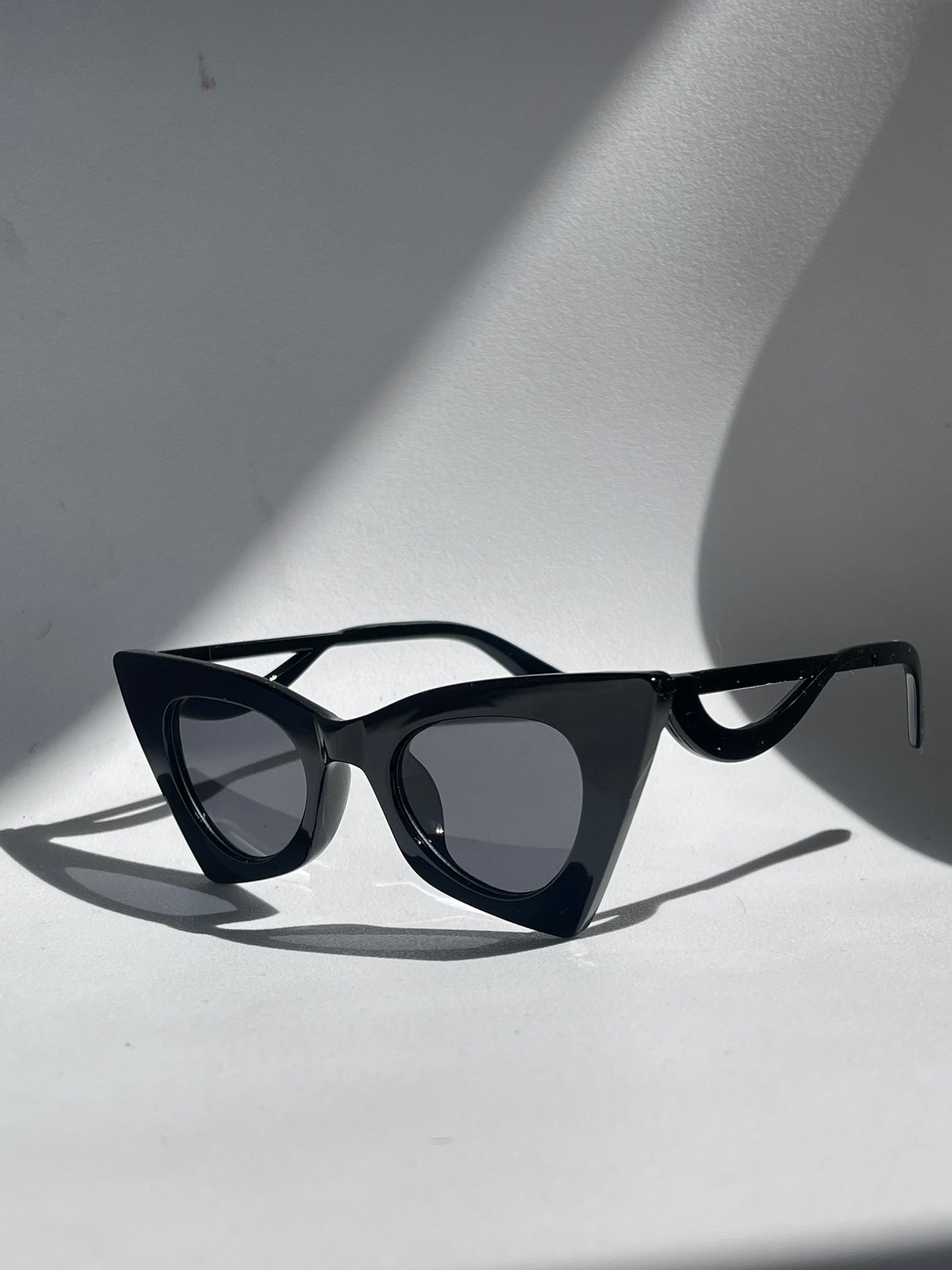 Gia Angled Cat-Eye Sunglasses In Black