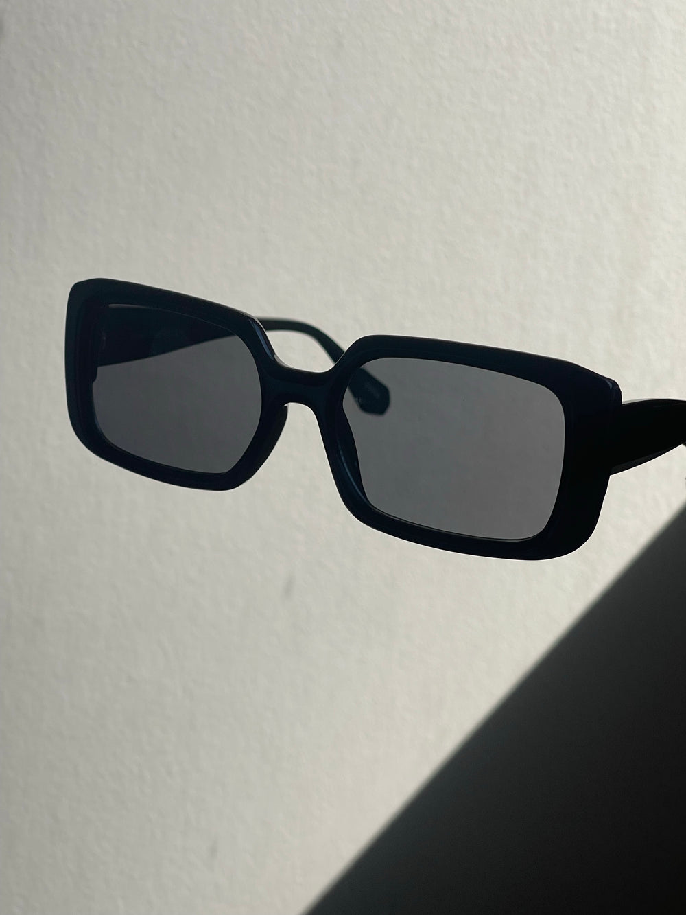 Sabrina Rectangle Sunglasses In Black