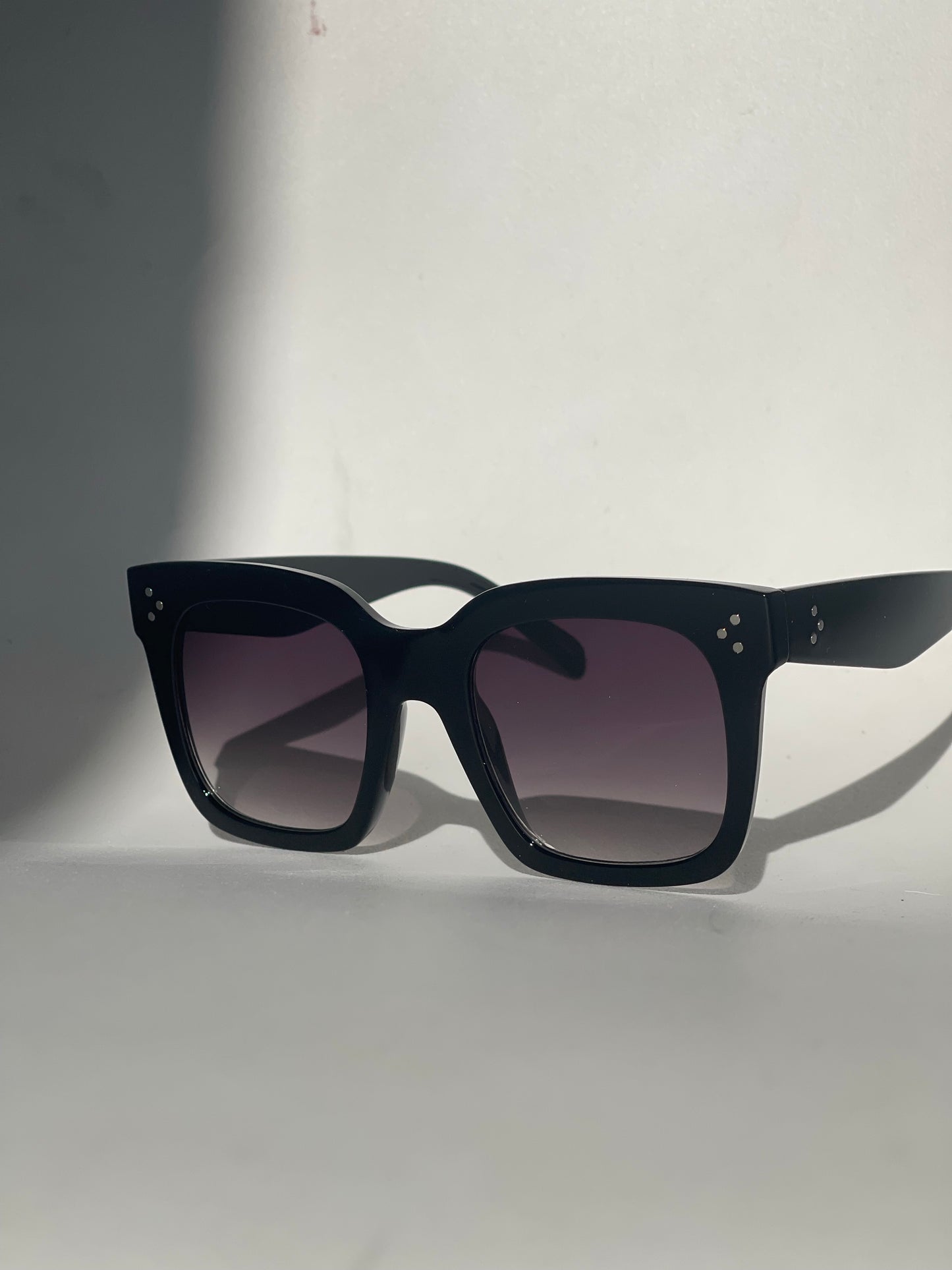 Ellie Oversized Square Sunglasses In Black