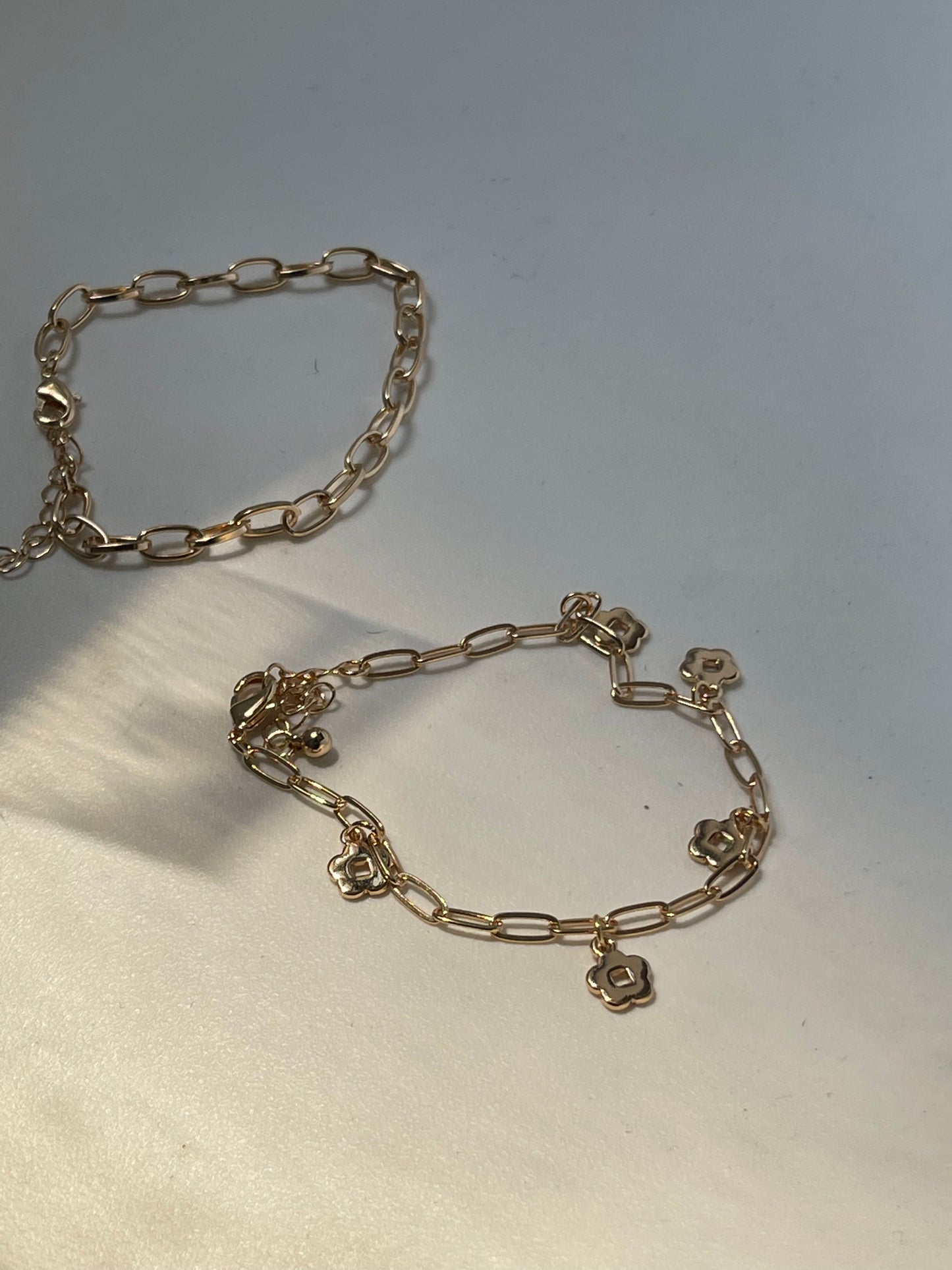 Calli Double Flower Power Charm Link Bracelet In Gold