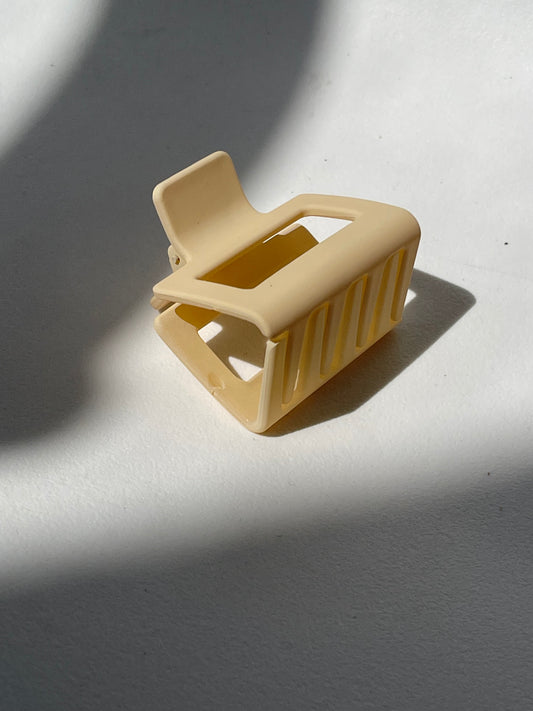Merideth Mid Size Square Matte Claw Clip In Peach