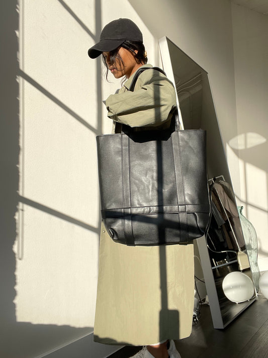 Gina Vegan Leather Tote Hat Holder Bag In Black