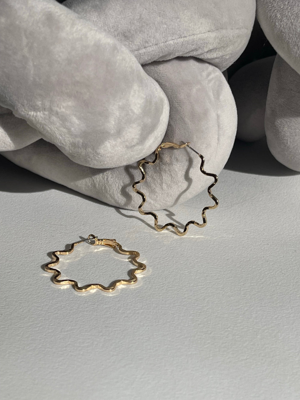 Groovy Hoop Earring In Matte Gold