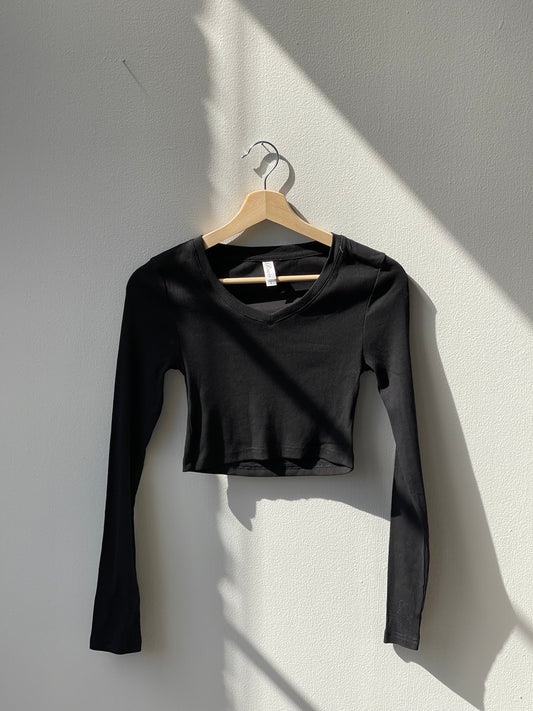 Sara Cotton V Neck Long Sleeve Fitted Ribbed Crop Top In Black