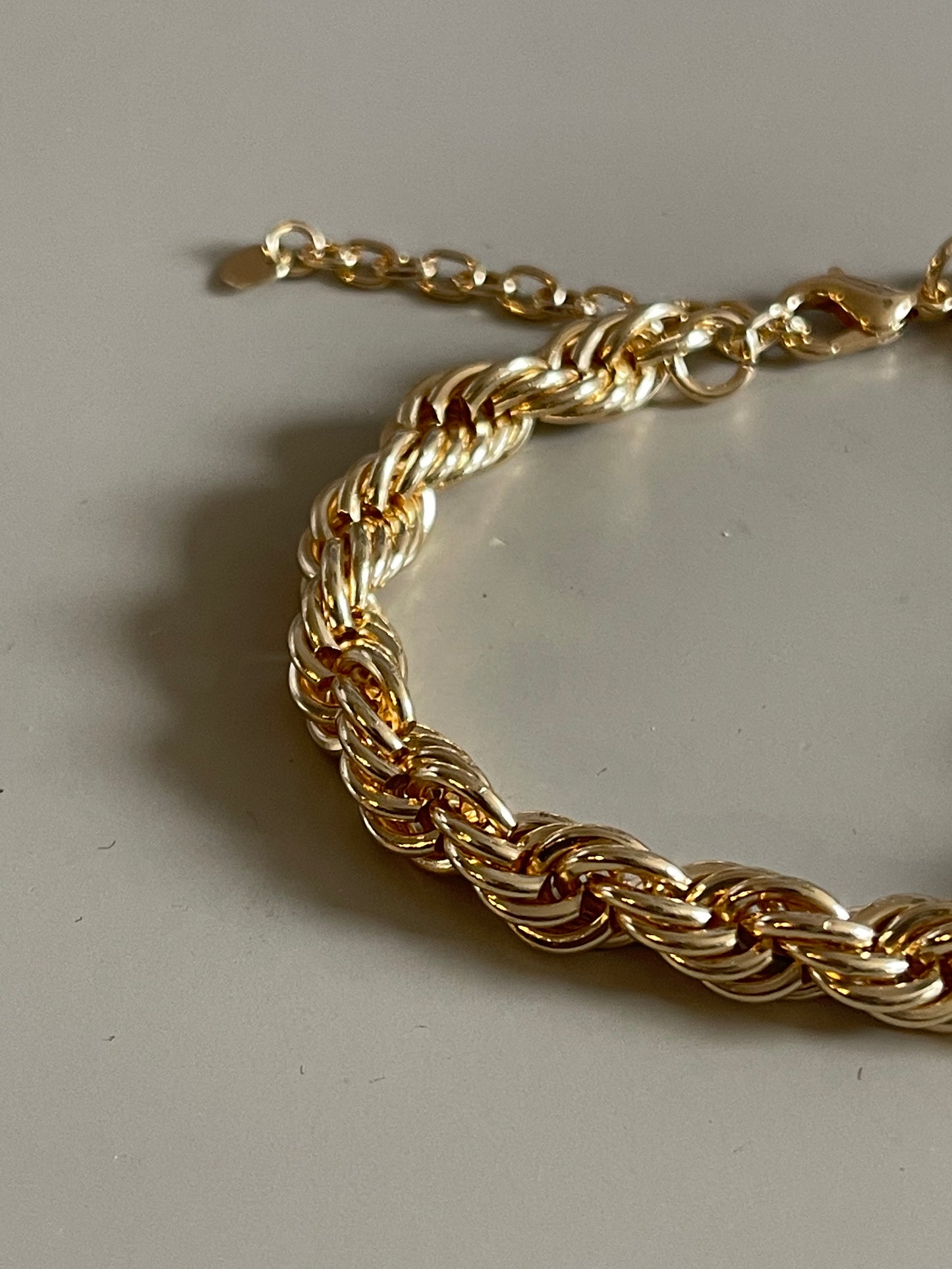 Classic Jumbo Twist Bracelet In Gold