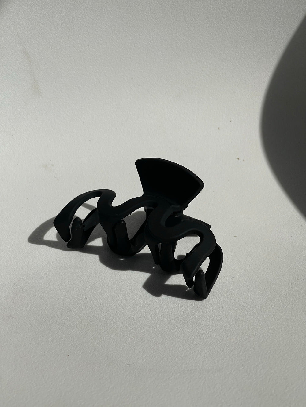 Wave Claw Clip In Matte Black